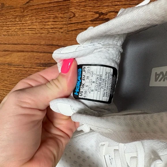 NWT Hoka Clifton 9 - Picture 4 of 5